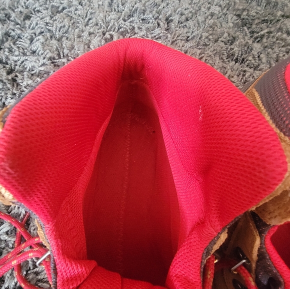 Columbia Newton Ridge Waterproof Hiking Boot - Picture 11 of 12